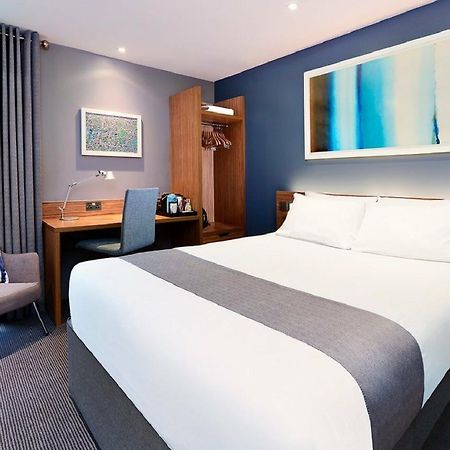 Travelodge Liverpool Central Exchange Street Exterior foto