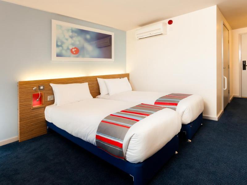 Travelodge Liverpool Central Exchange Street Exterior foto