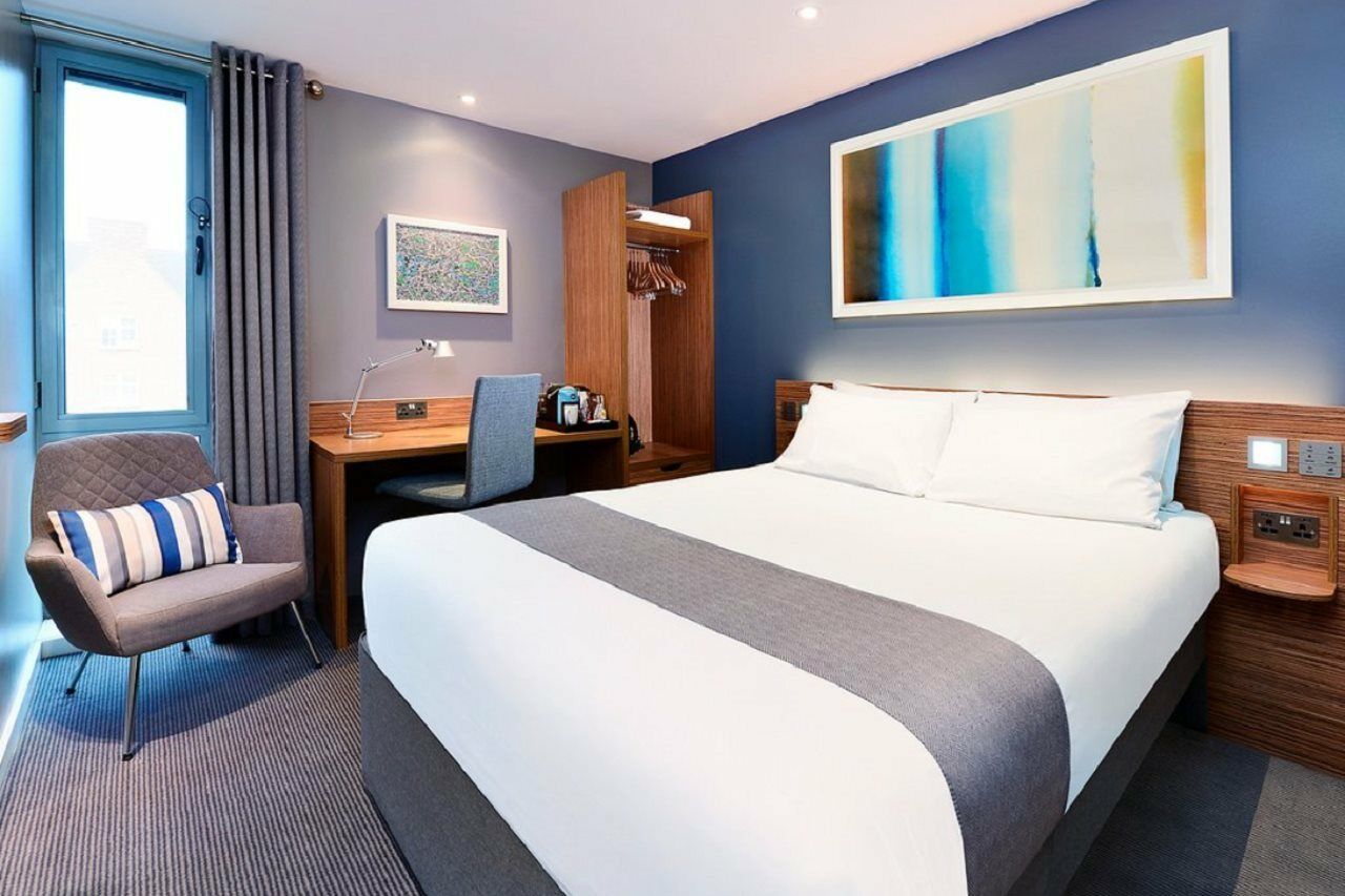 Travelodge Liverpool Central Exchange Street Exterior foto