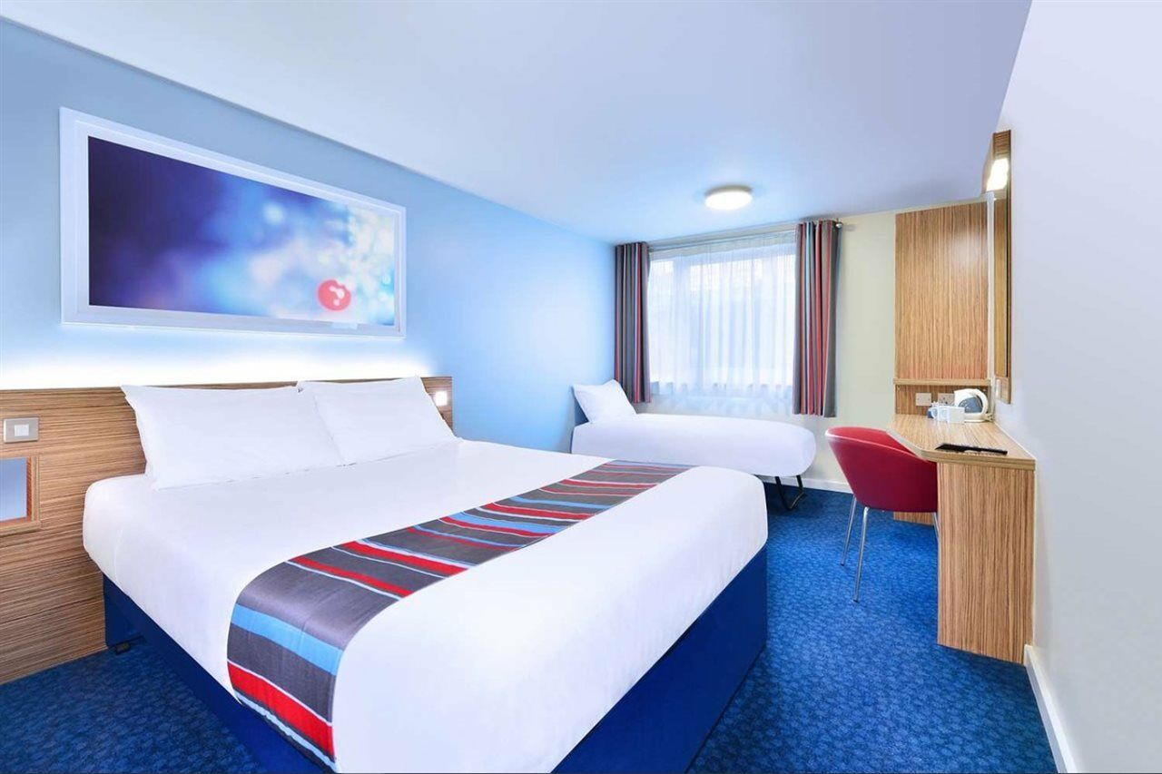 Travelodge Liverpool Central Exchange Street Exterior foto
