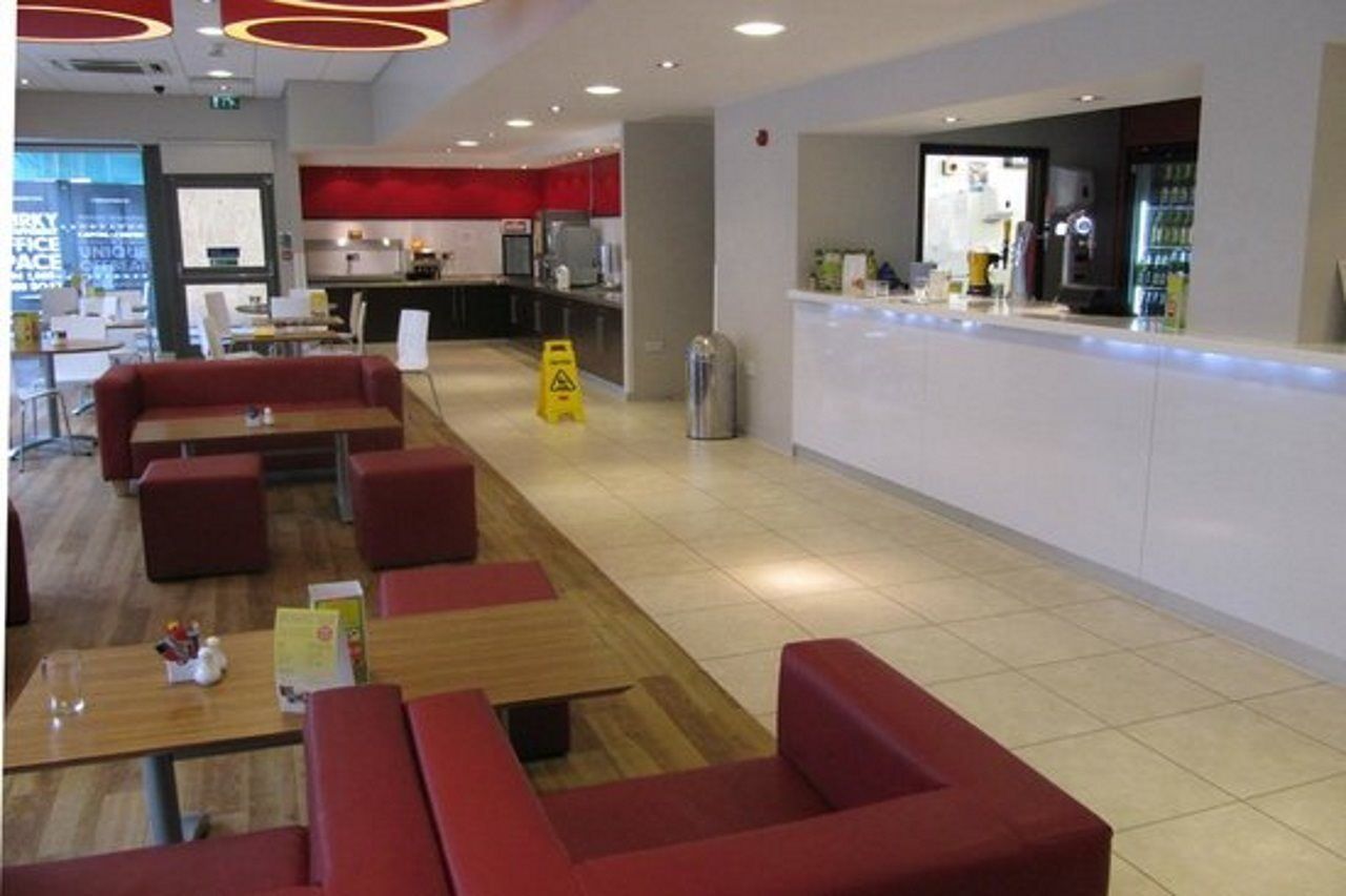Travelodge Liverpool Central Exchange Street Exterior foto